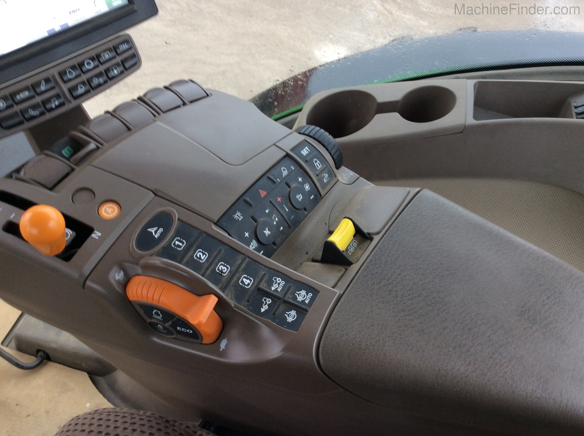 2016 John Deere 8245R Image 7