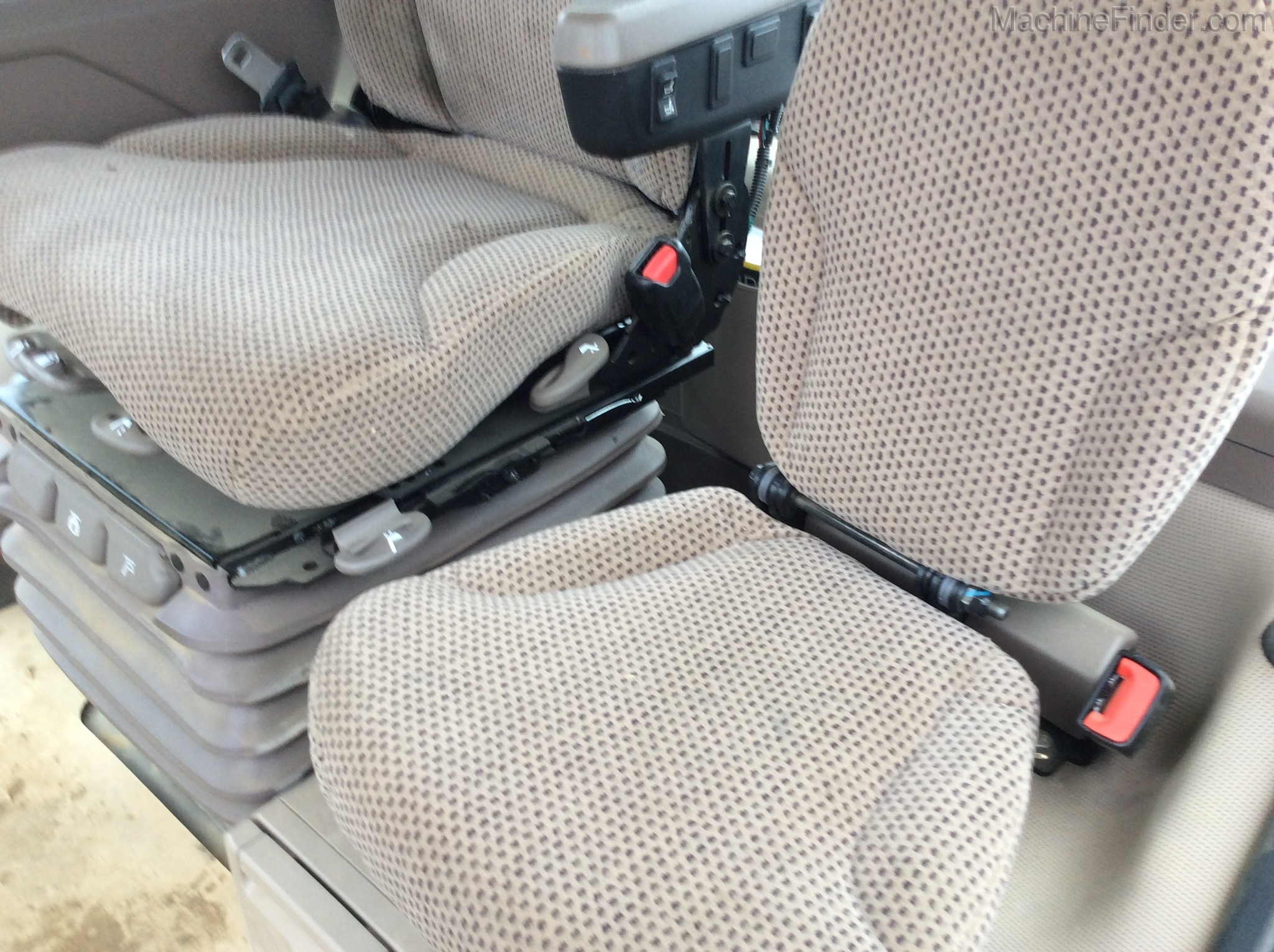 2016 John Deere 8245R Image 11