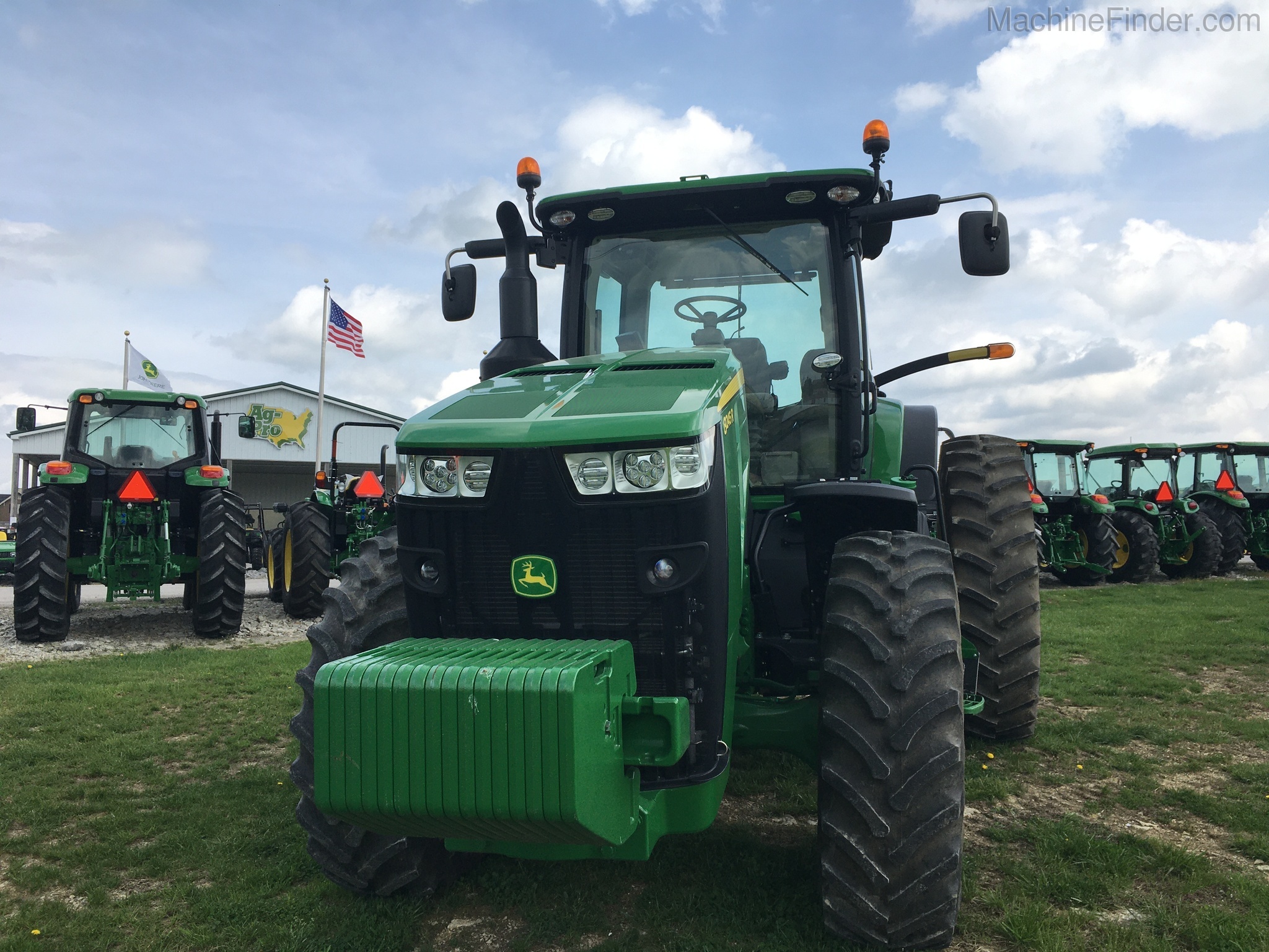 2016 John Deere 8245R Image 4
