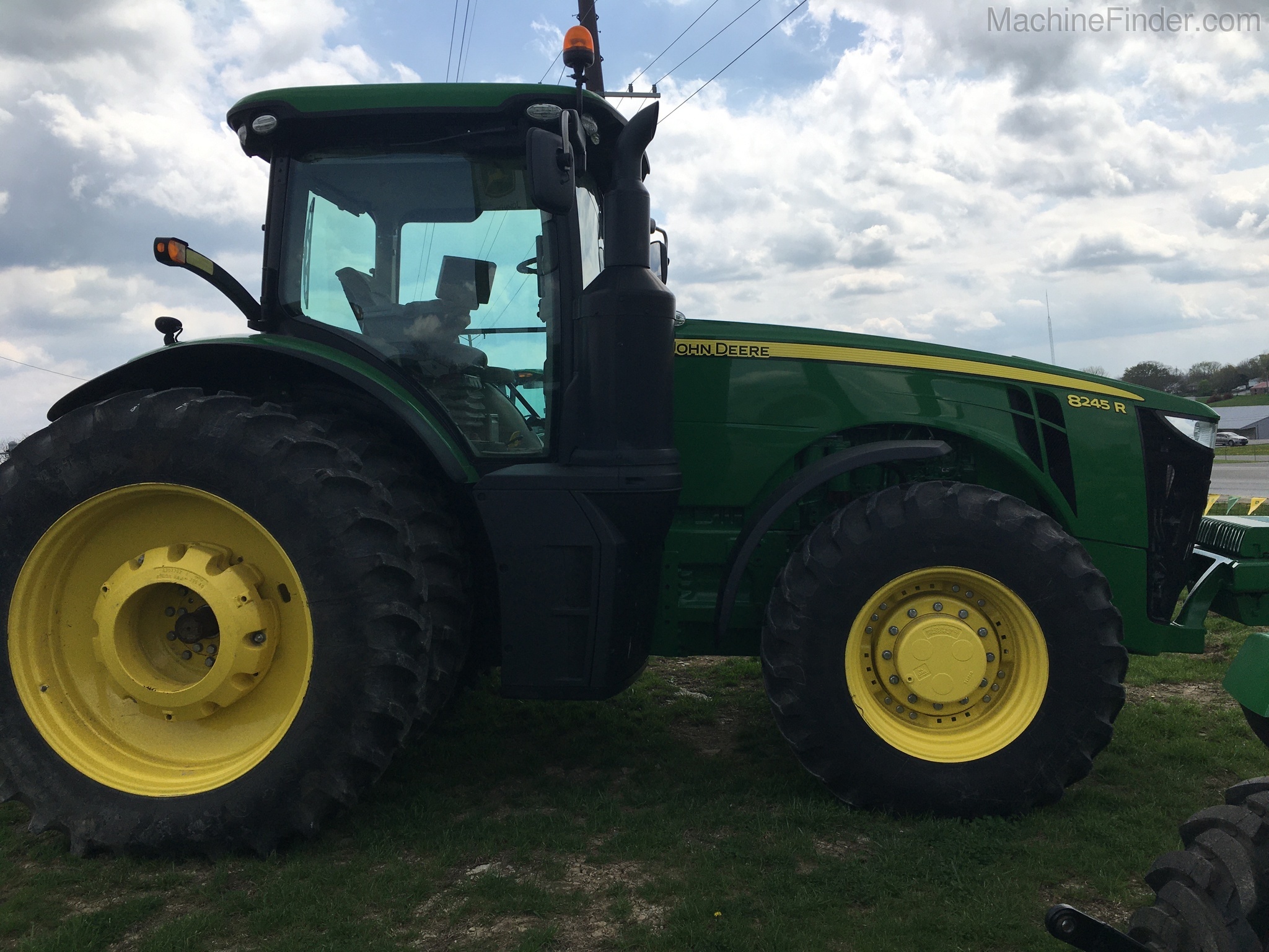 2016 John Deere 8245R Image 5