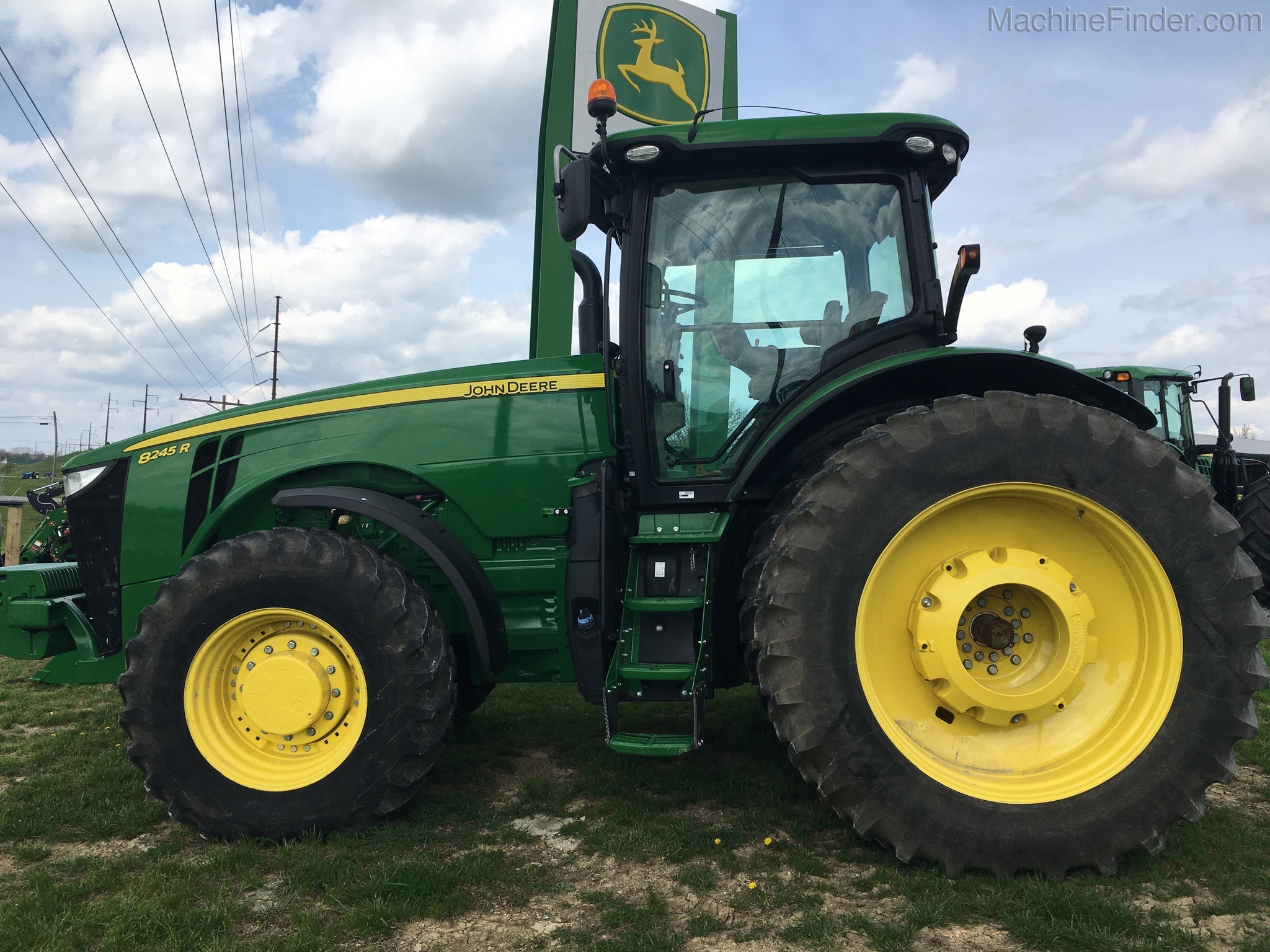 2016 John Deere 8245R Image 3