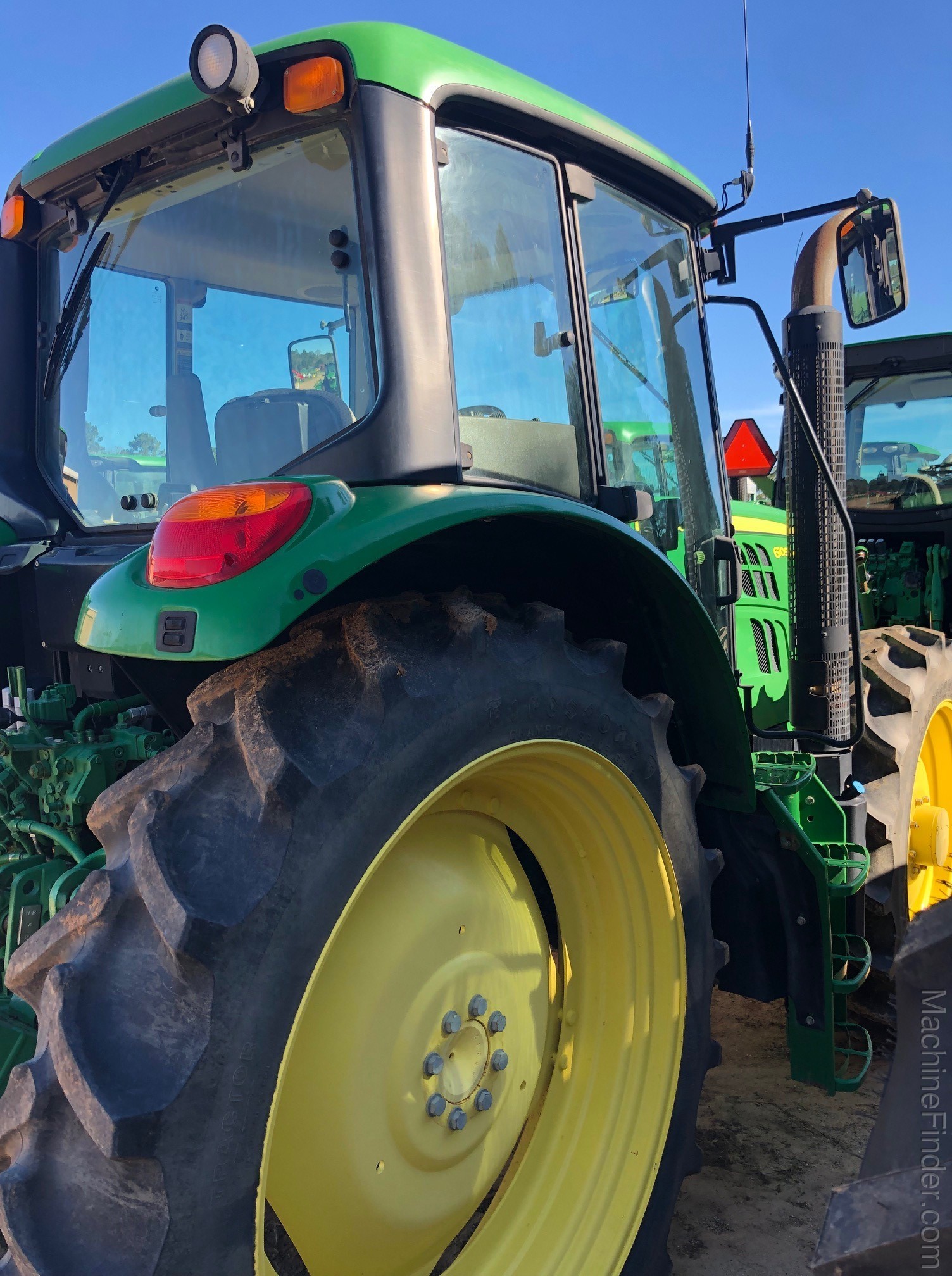 2013 John Deere 6105M Image 3