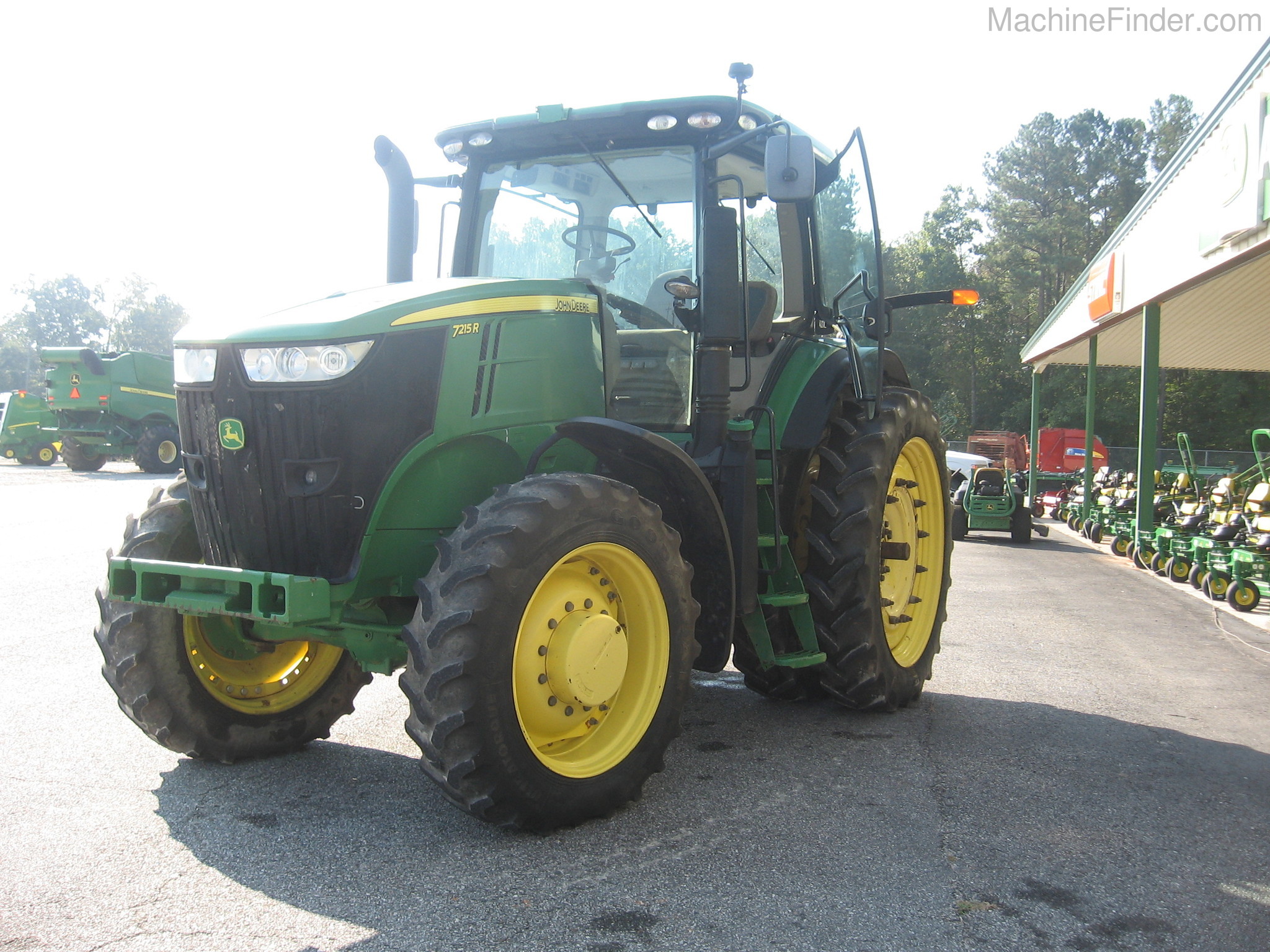 2011 John Deere 7215R Image 1