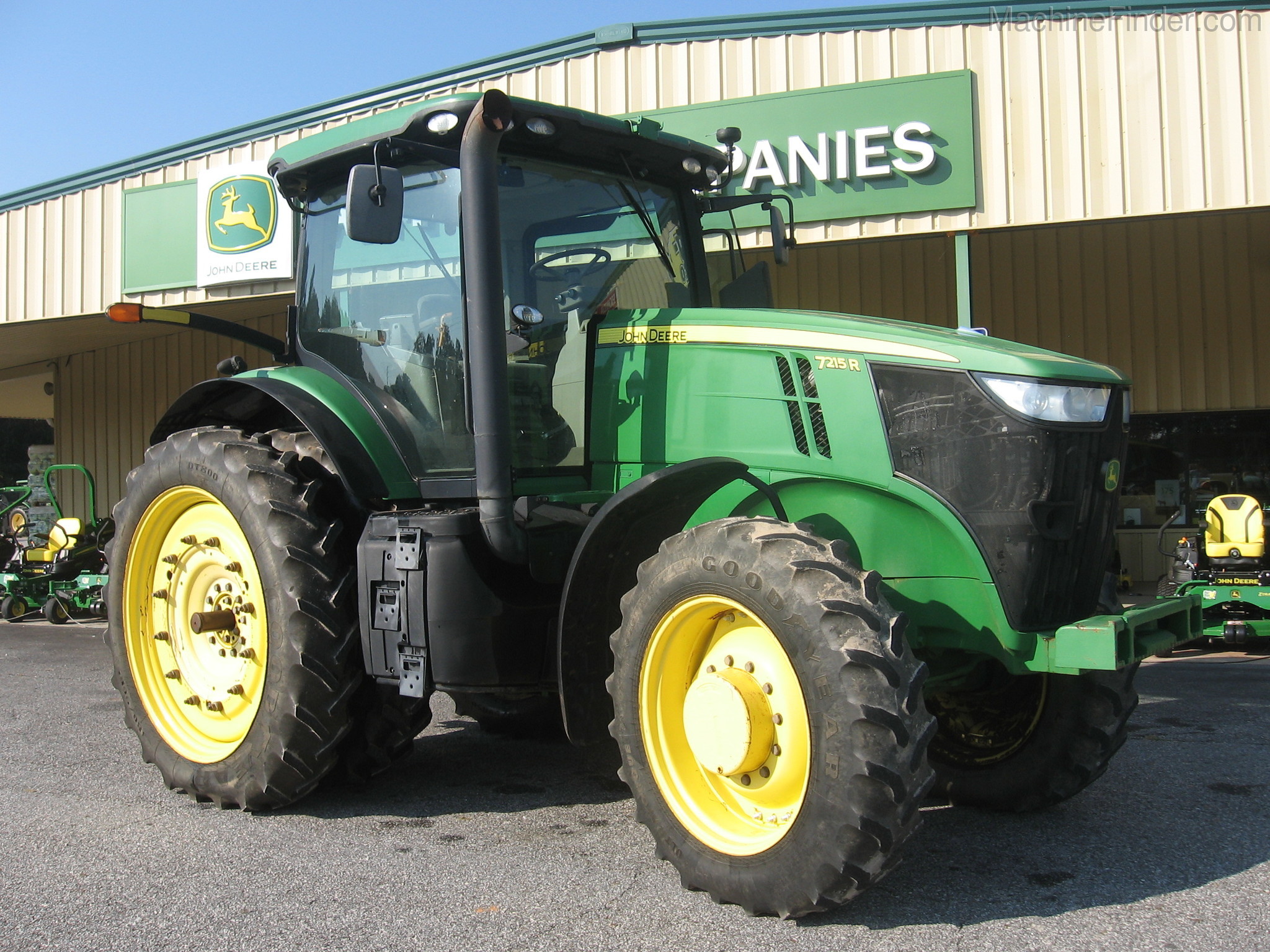 2011 John Deere 7215R Image 3