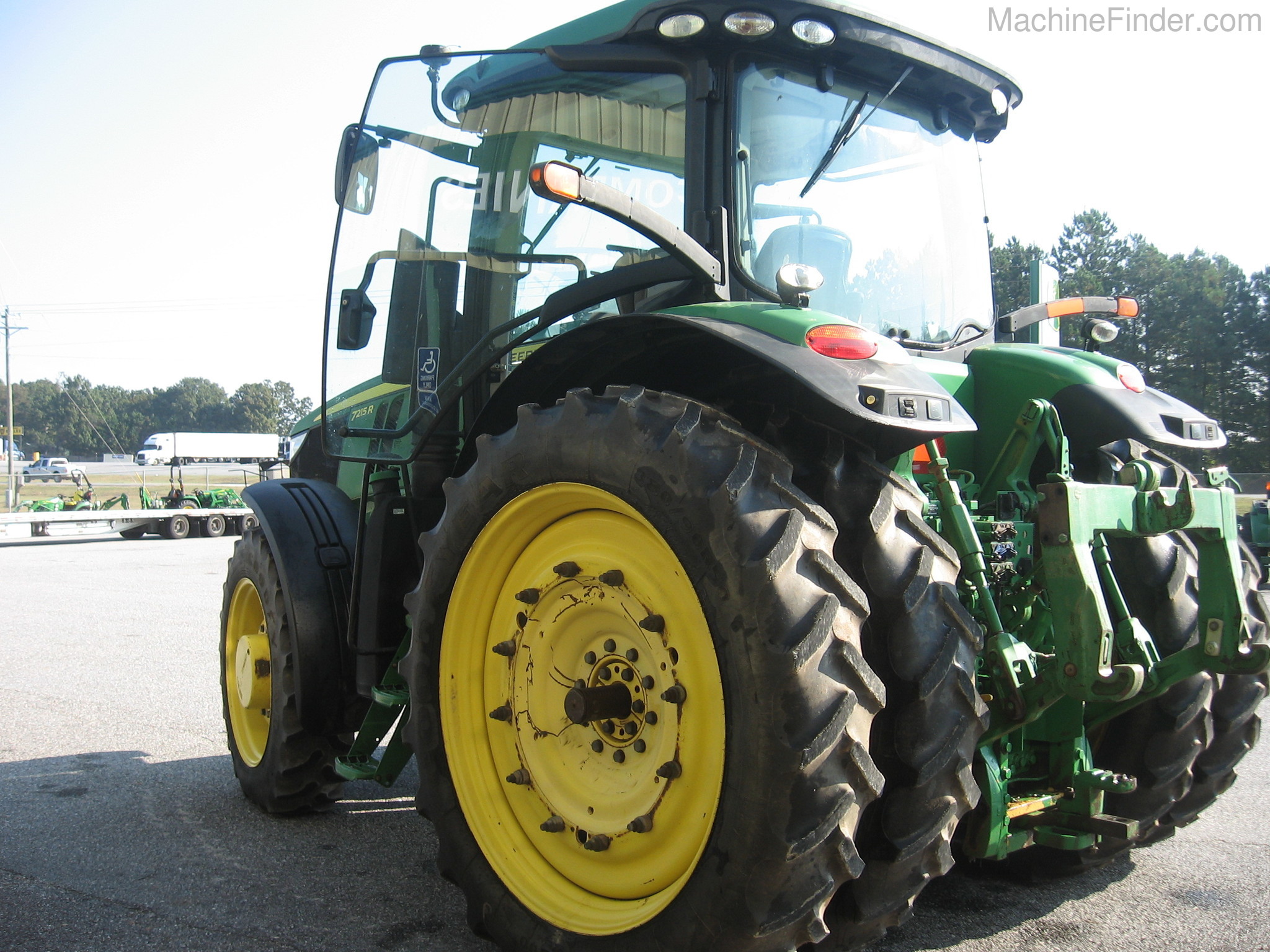 2011 John Deere 7215R Image 7