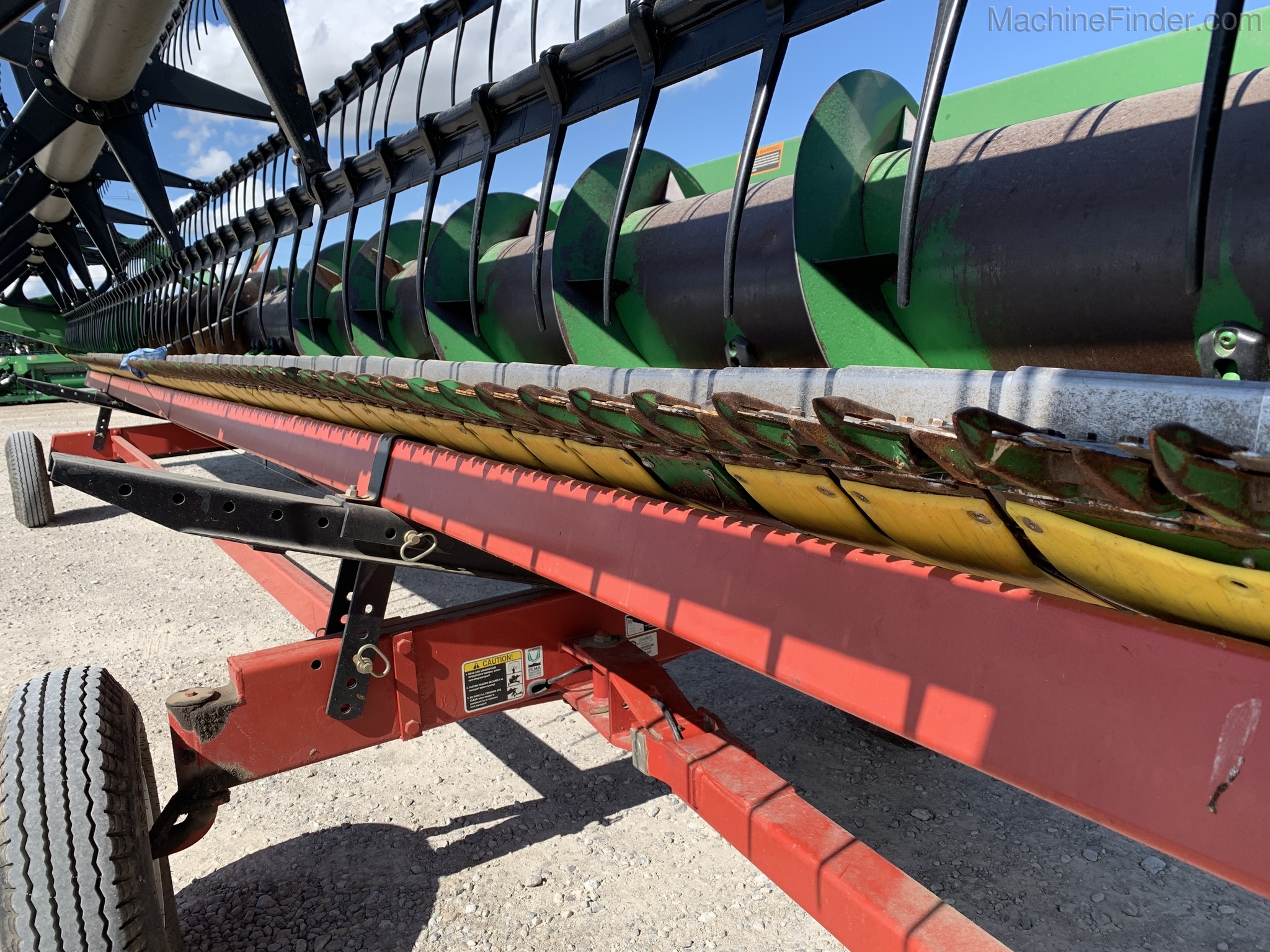 2005 John Deere 630F Image 3