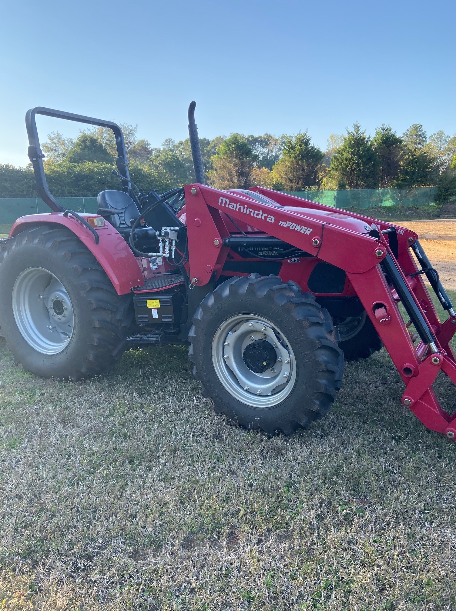 2017 Mahindra MH M85 Image 1