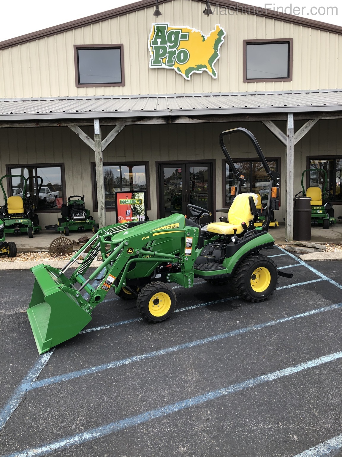 2020 John Deere 1025R Image 1