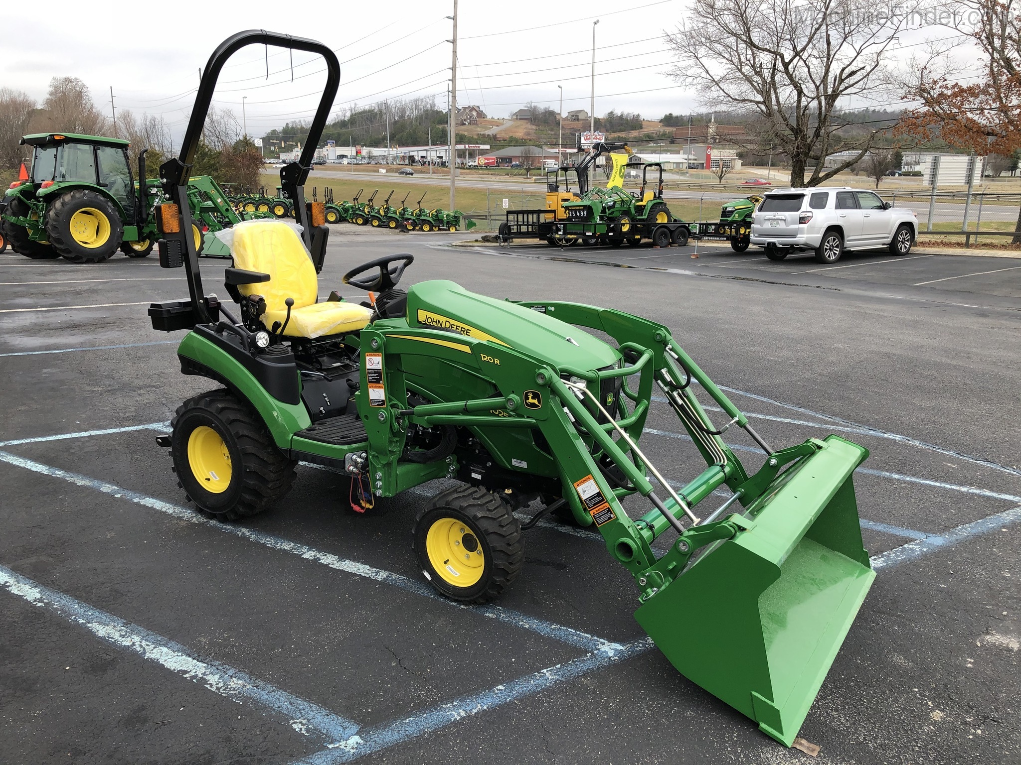 2020 John Deere 1025R Image 2