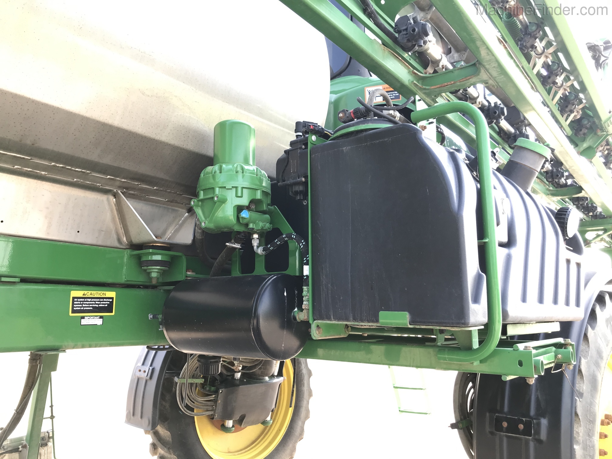 2016 John Deere R4038 Image 16