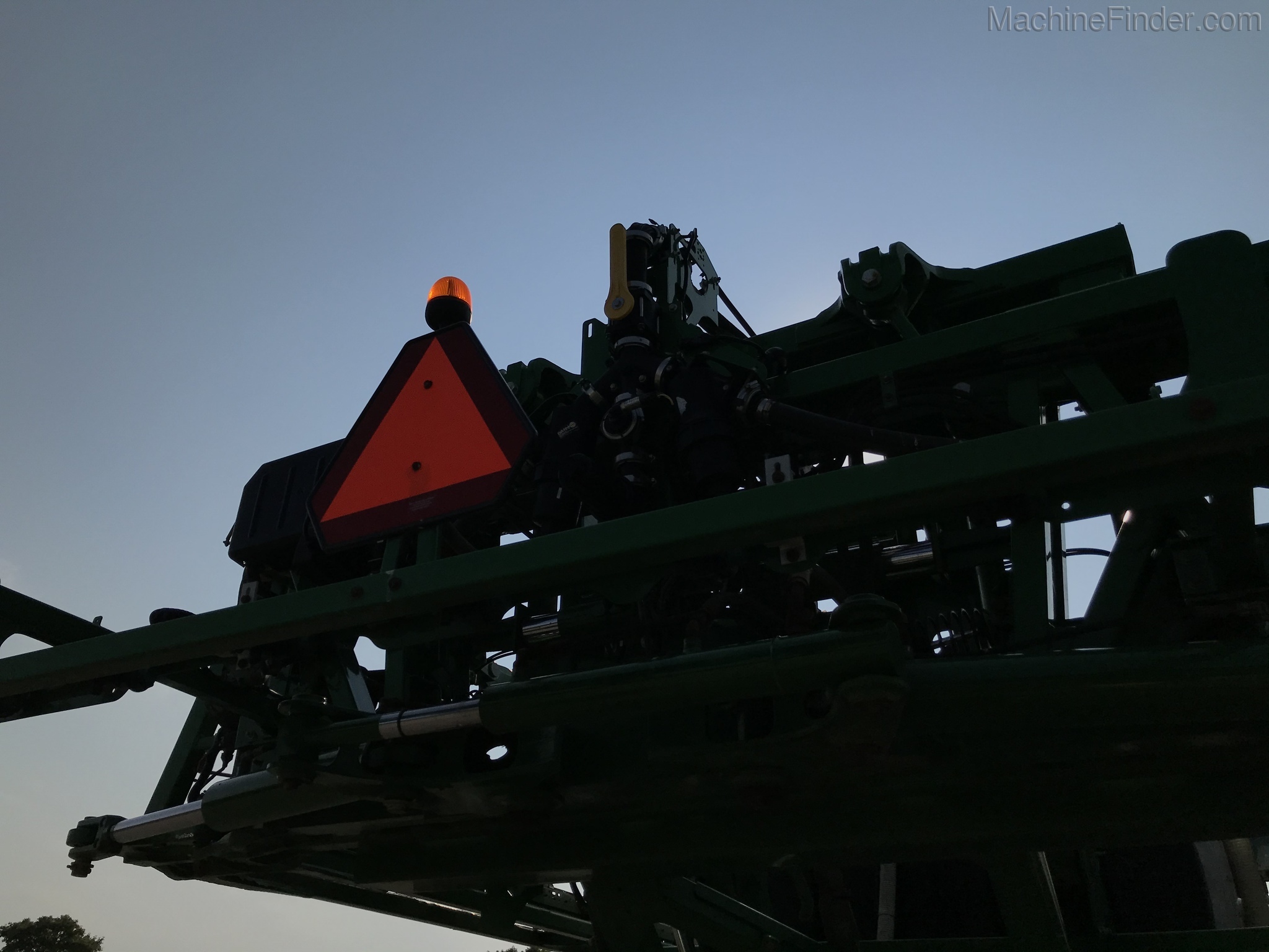 2016 John Deere R4038 Image 15