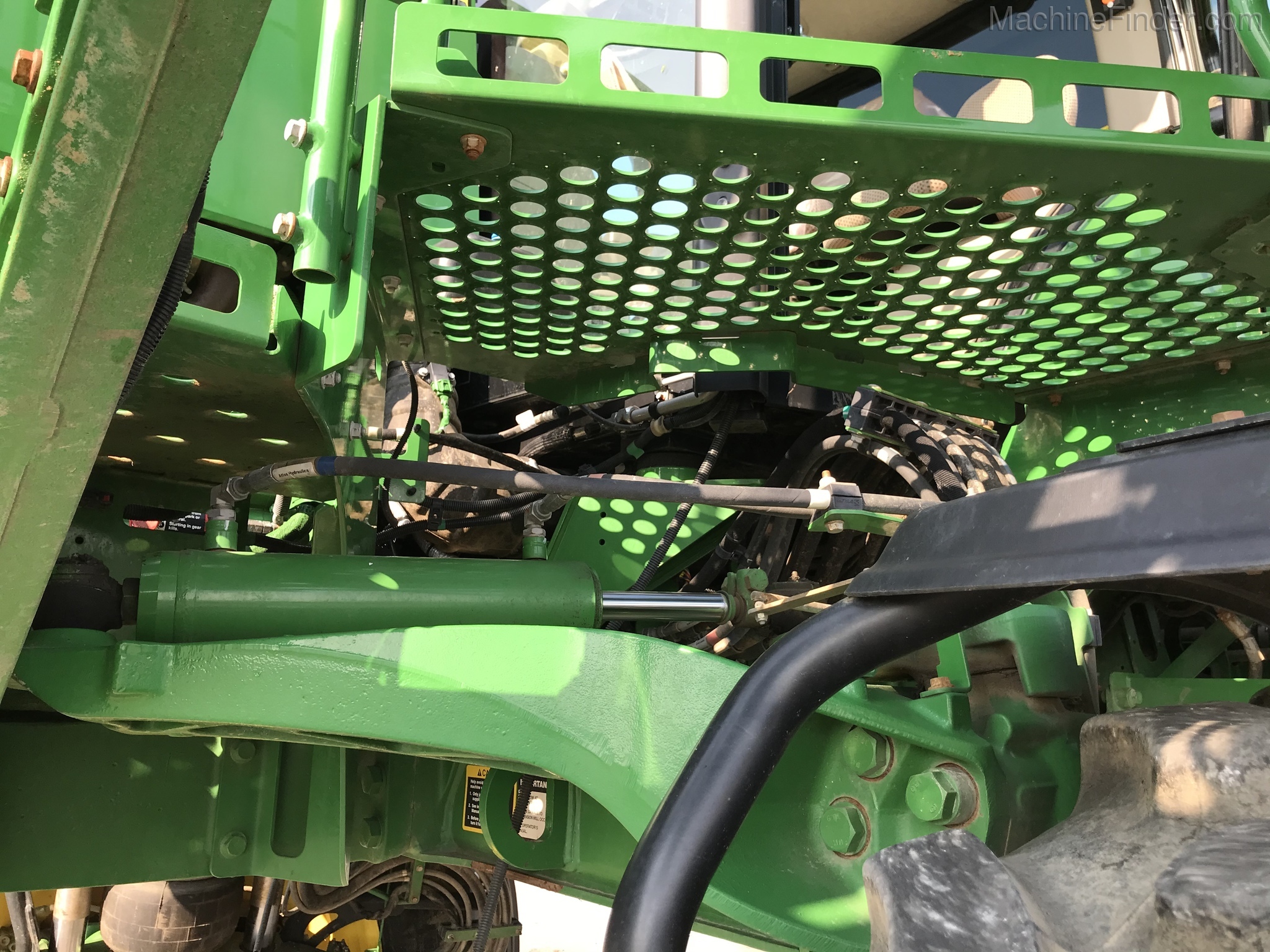 2016 John Deere R4038 Image 18