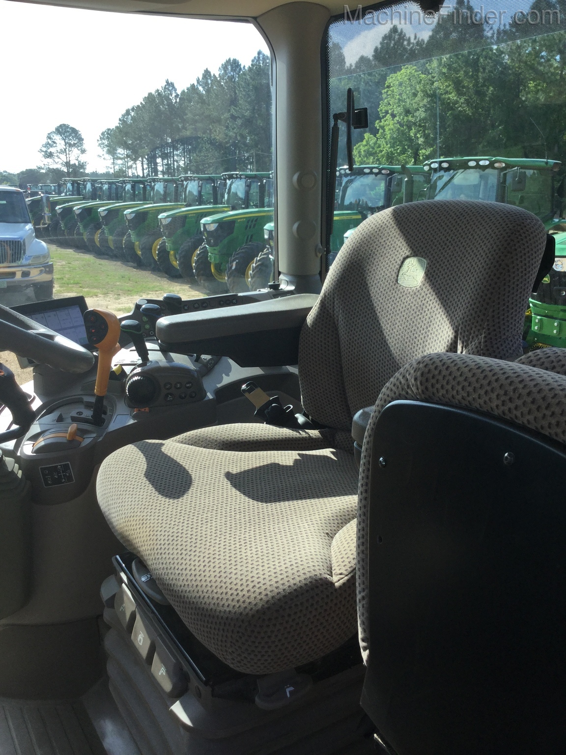 2018 John Deere 6145R Image 10