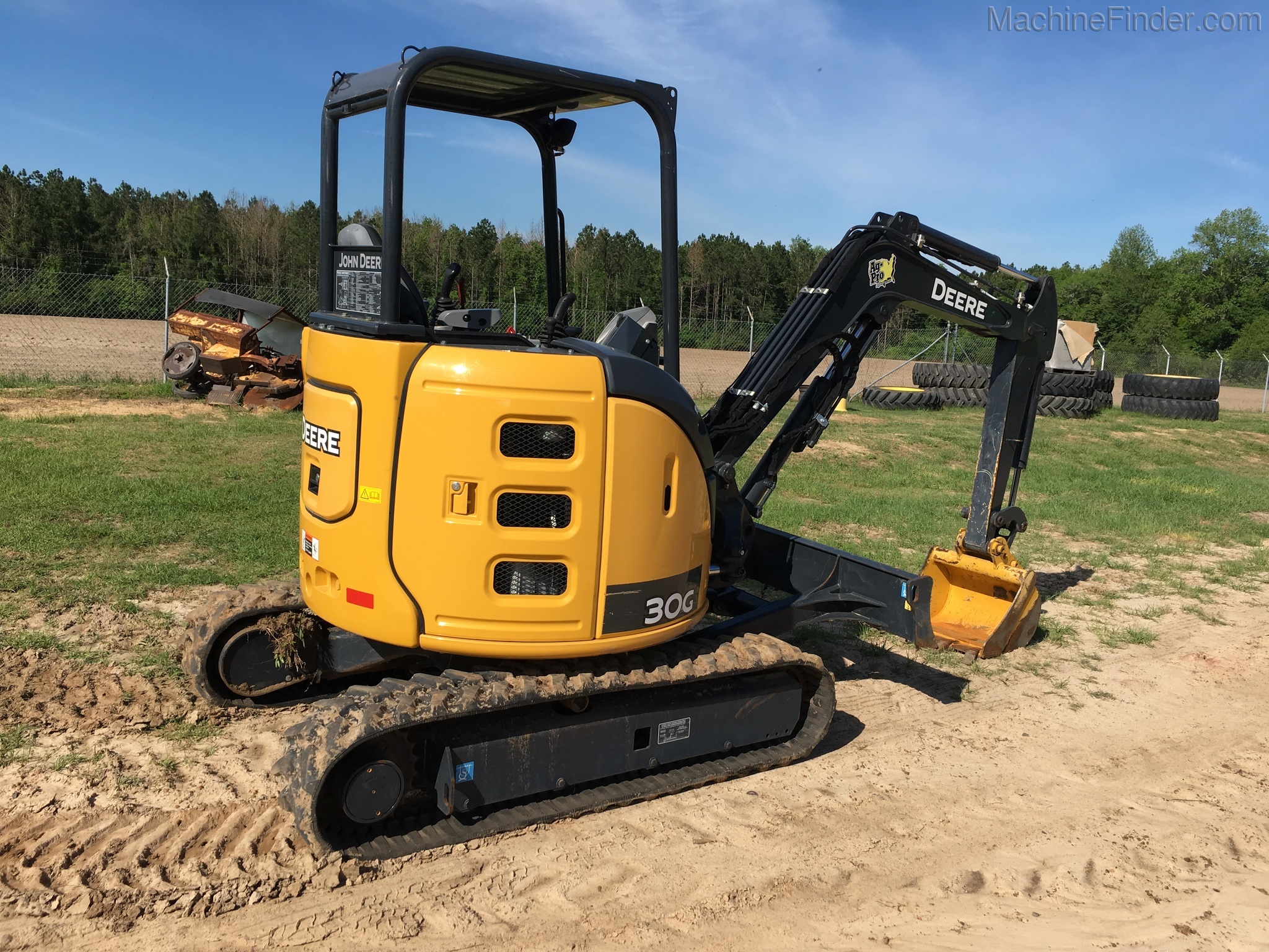 2018 John Deere 30G Image 3