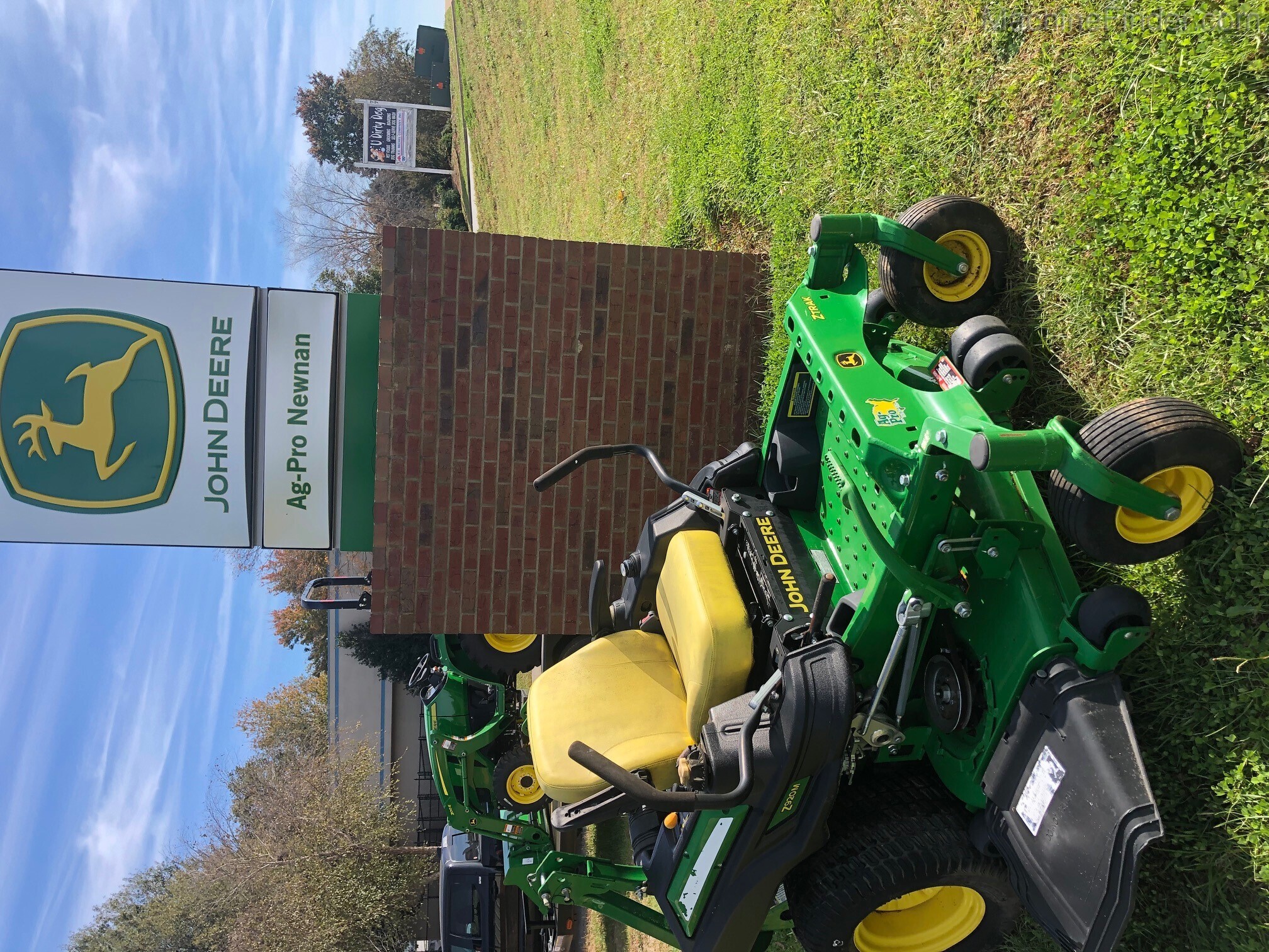 2017 John Deere Z920M Image 2