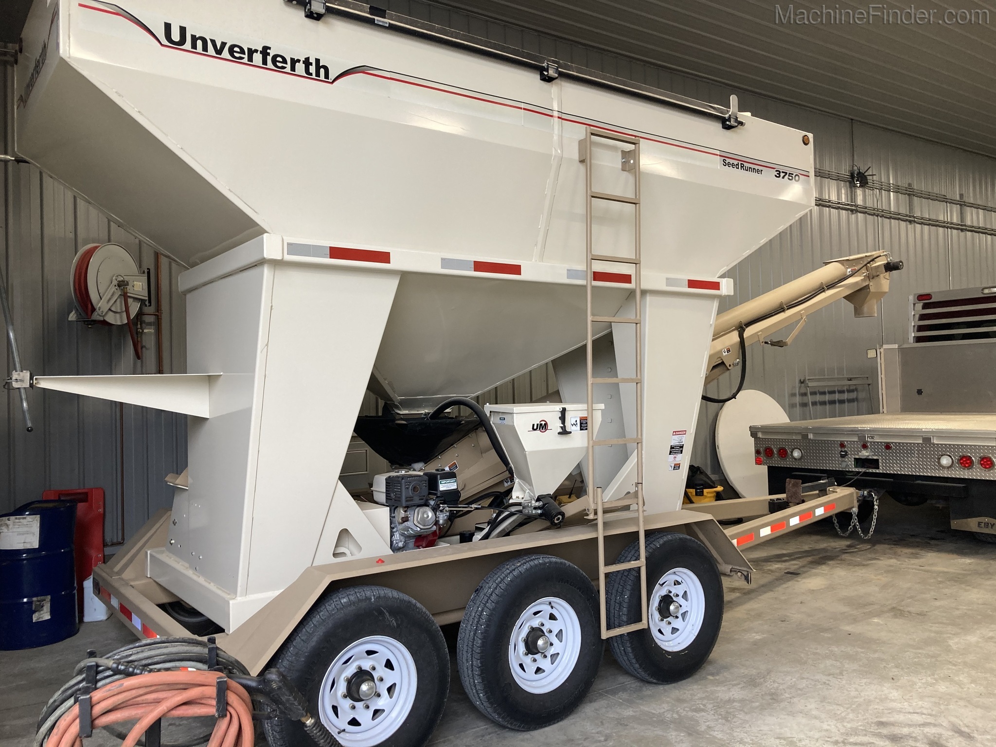 2018 Unverferth 3750 Image 1