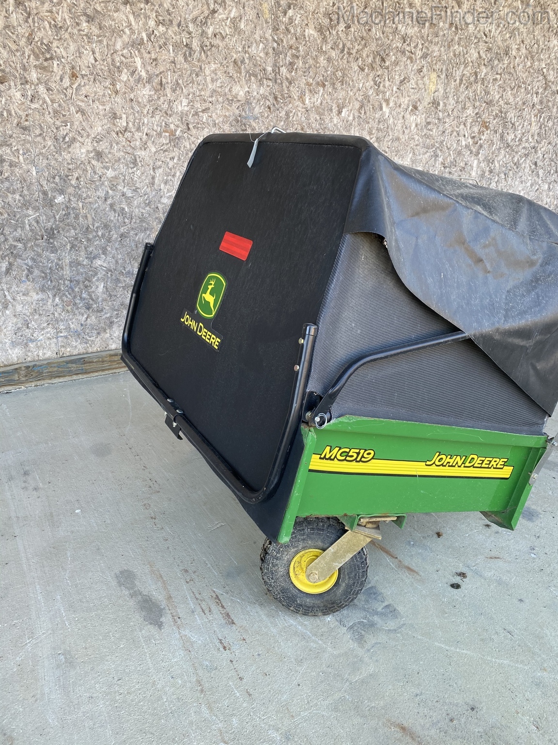 John Deere 519 bagger cart Image 3