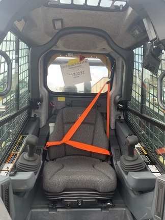 2023 John Deere 333G Image 4