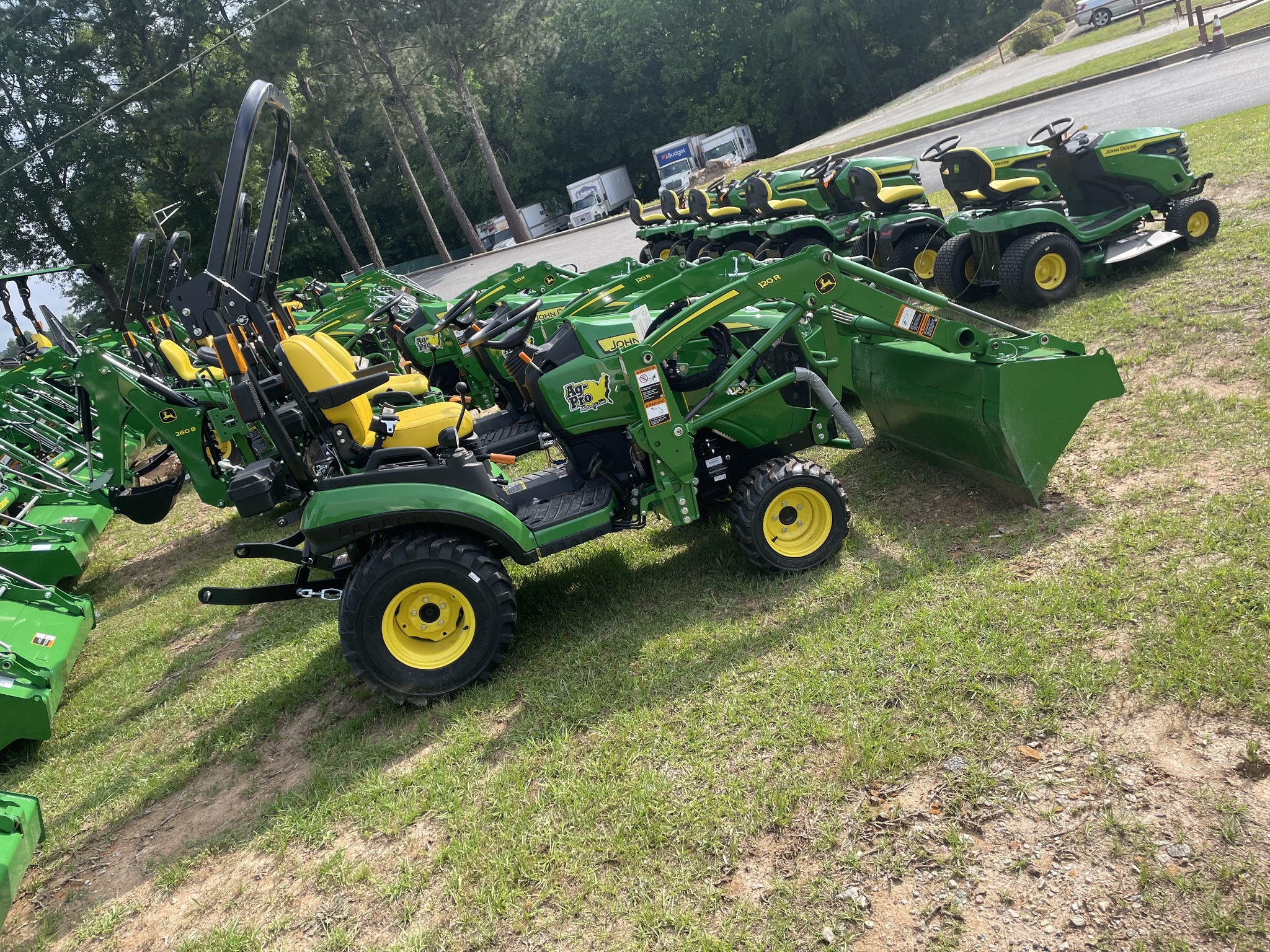 2024 John Deere 1025R Image 7