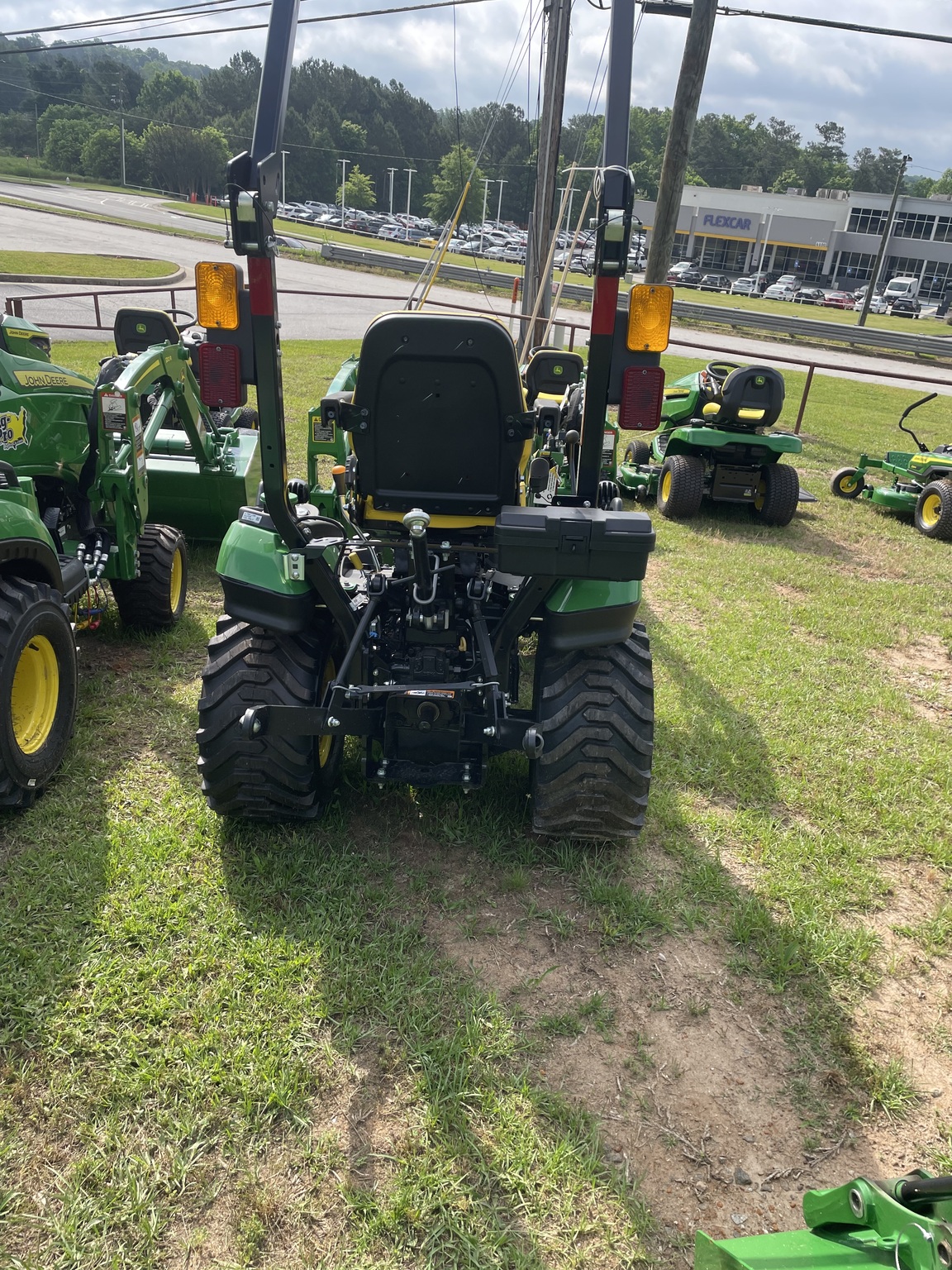2024 John Deere 1025R Image 6
