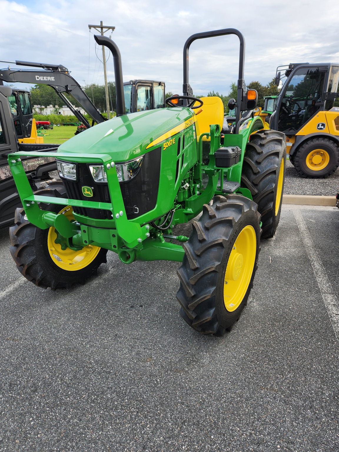 2023 John Deere 5067E Image 2