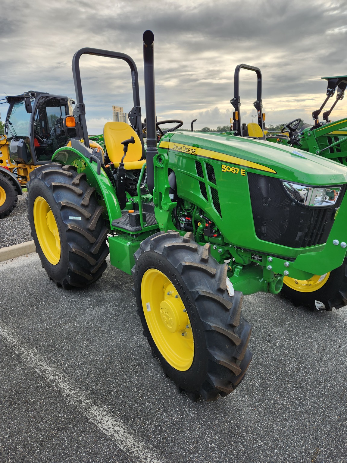 2023 John Deere 5067E Image 1