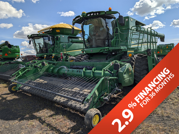 Photo of a 2013 John Deere S690
