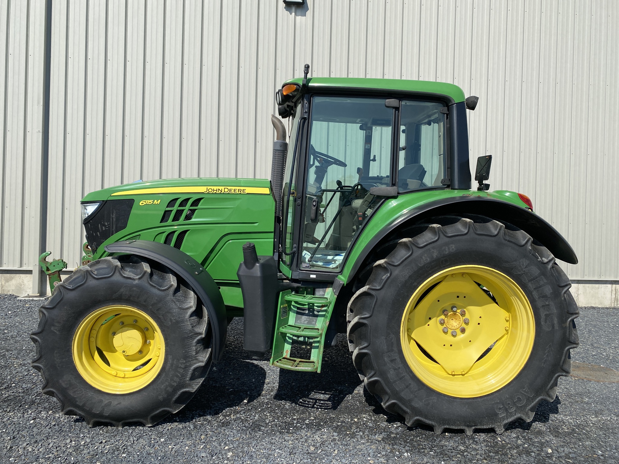 2015 John Deere 6115M Image 1