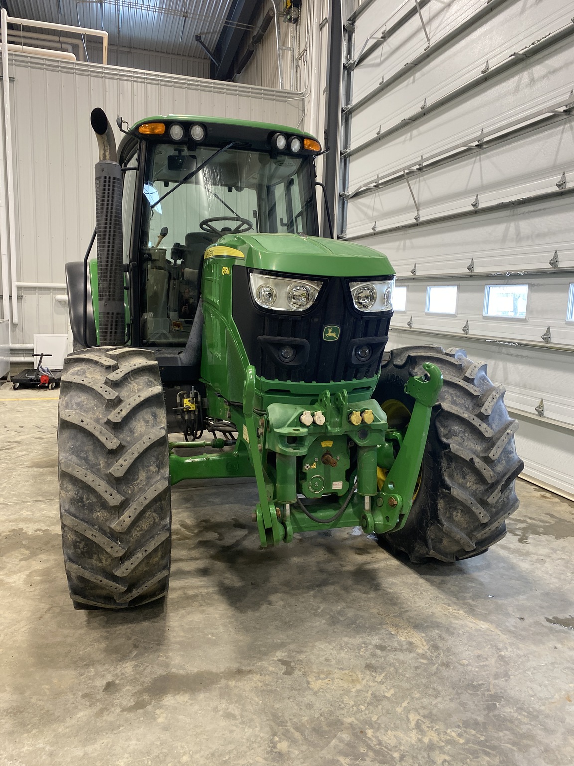 2015 John Deere 6115M Image 4