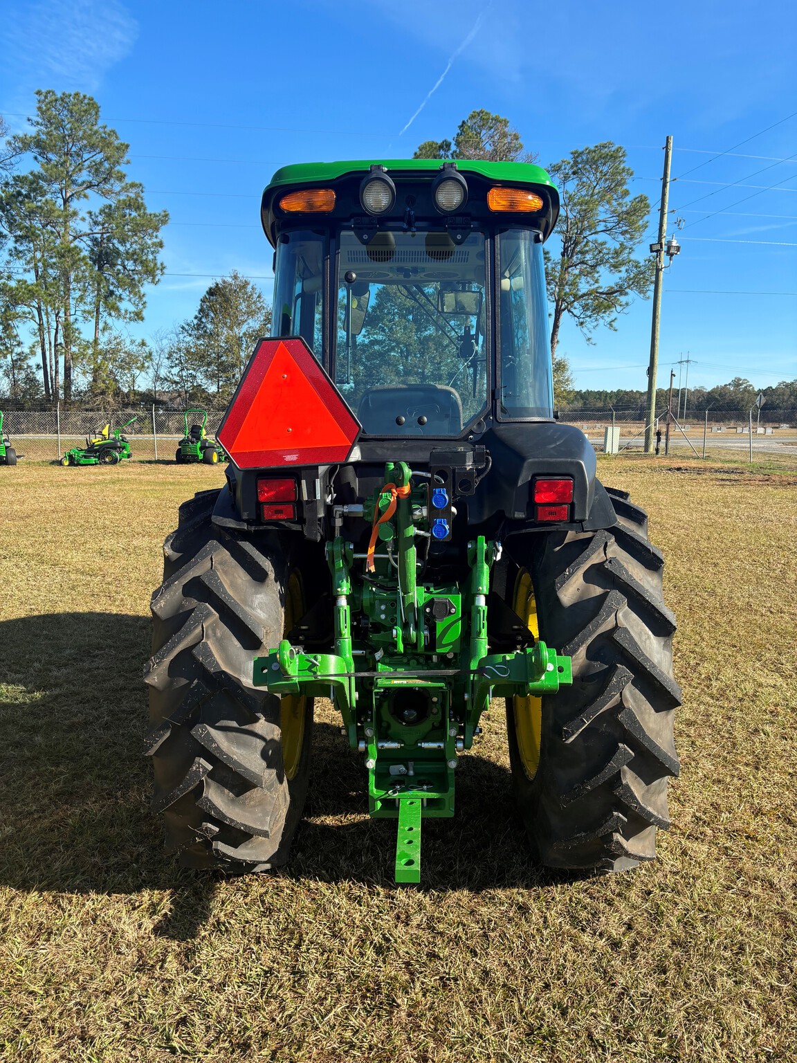 2023 John Deere 5075E Image 4