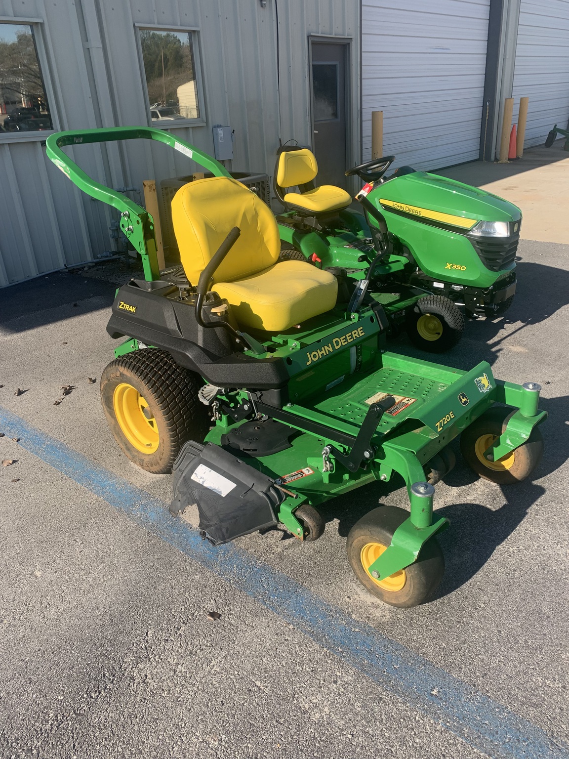 2019 John Deere Z720A Image 1