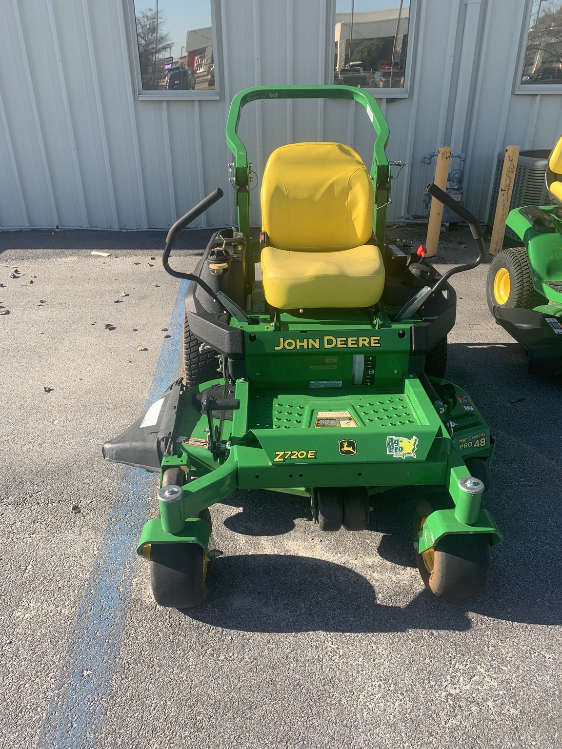 2019 John Deere Z720A Image 2