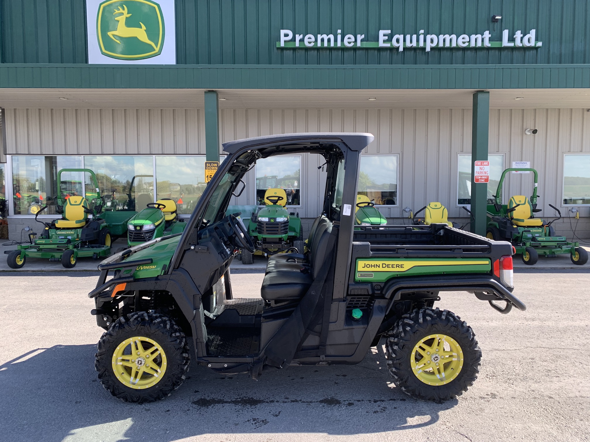2023 John Deere XUV865M Image 1