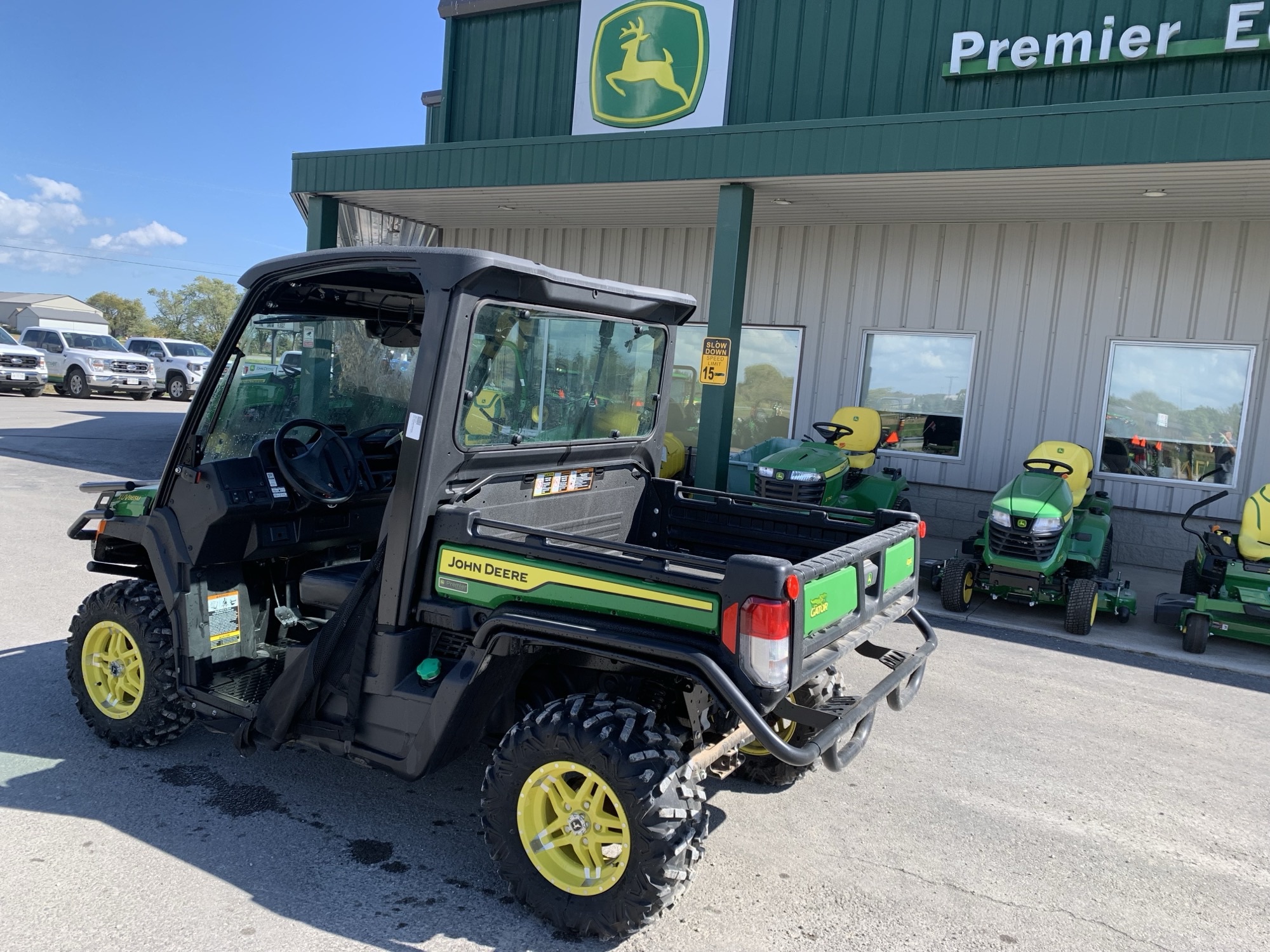 2023 John Deere XUV865M Image 8