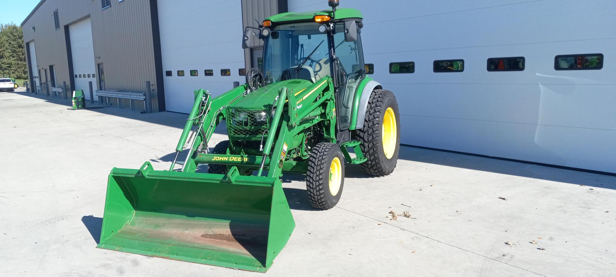 2022 John Deere 4066R Image 4
