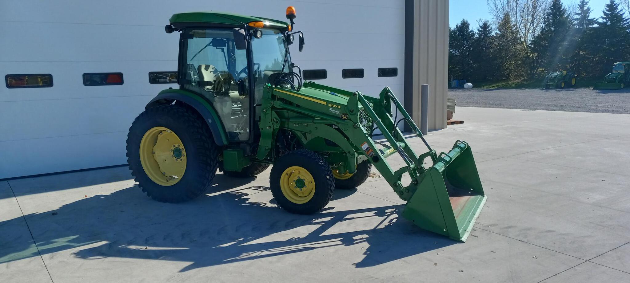 2022 John Deere 4066R Image 5