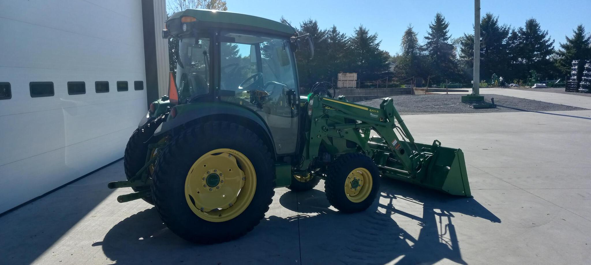 2022 John Deere 4066R Image 6