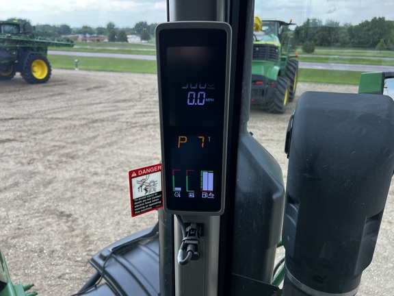 2024 John Deere 800R - Photo40