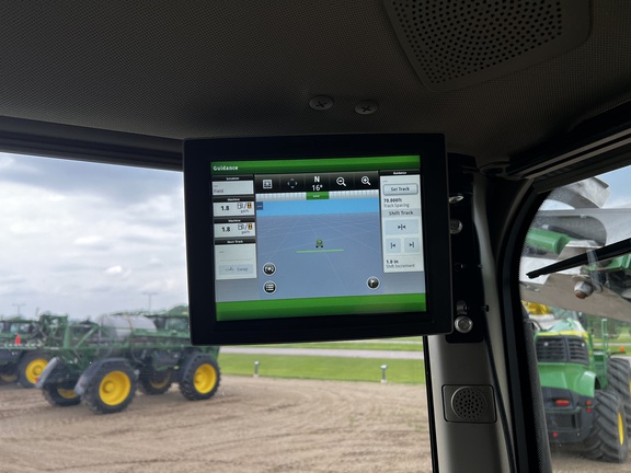 2024 John Deere 800R - Photo42