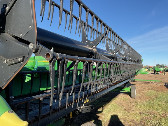 Used 2024 John Deere RD30F Combine Platforms at Horizon Ag & Turf in Westlock, AB - Photo7