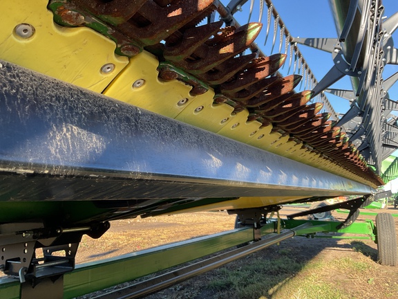 Used 2024 John Deere RD30F Combine Platforms at Horizon Ag & Turf in Westlock, AB - Photo13