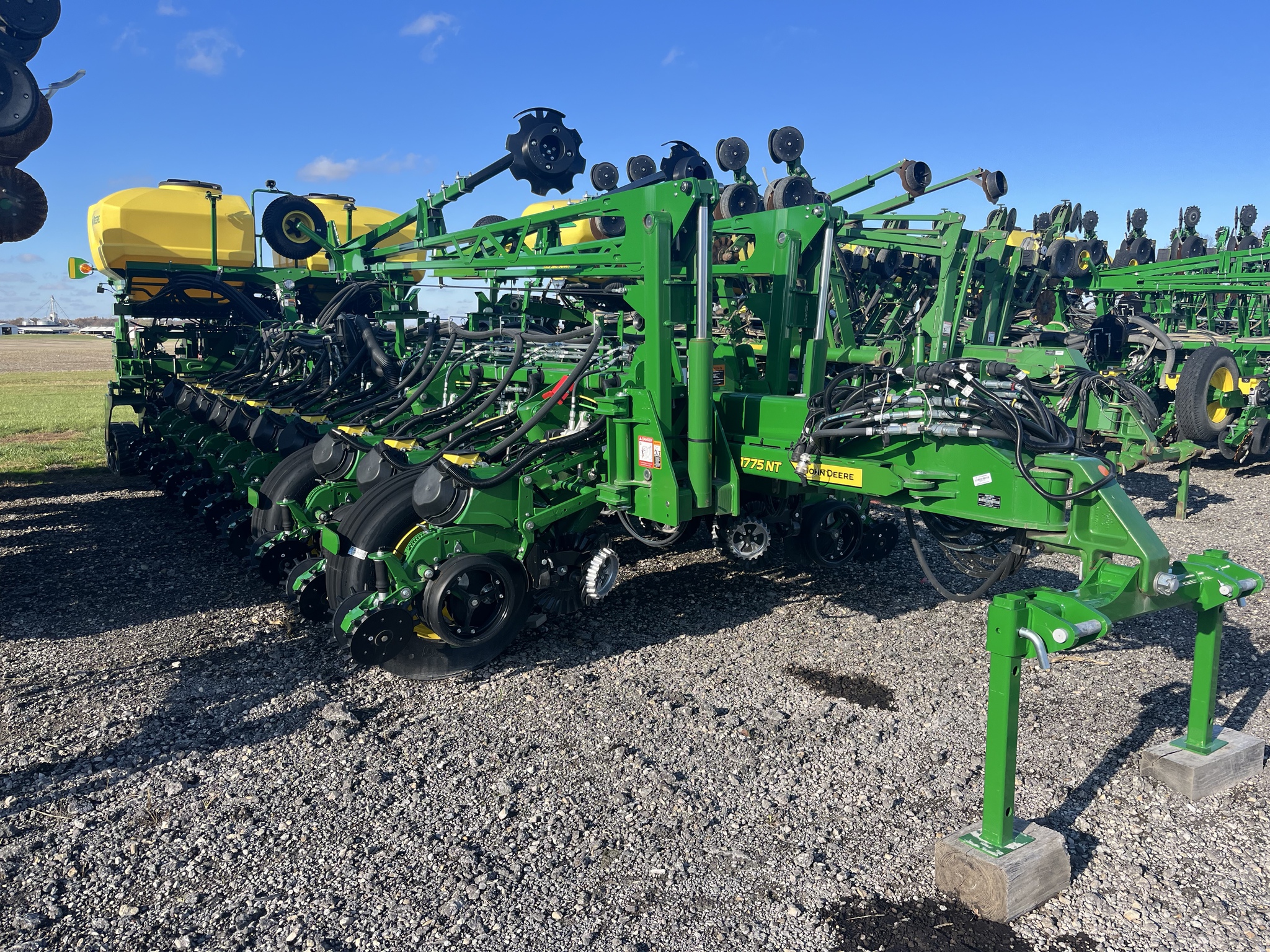 2024 John Deere 1775NT Image 4