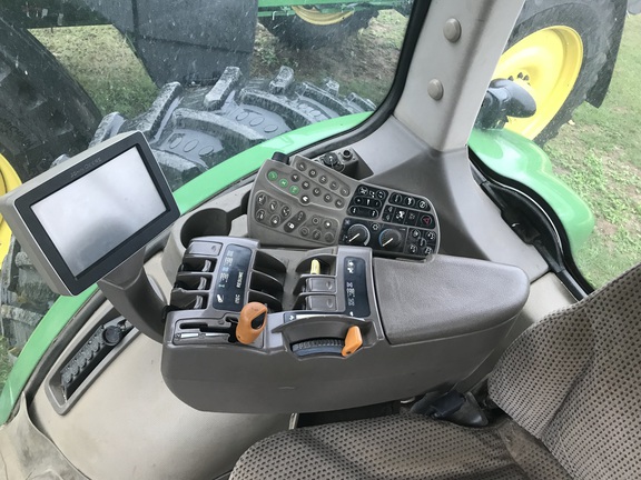 2012 John Deere 8335R Photo 7