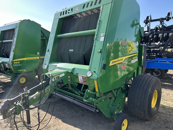  John Deere 561M
