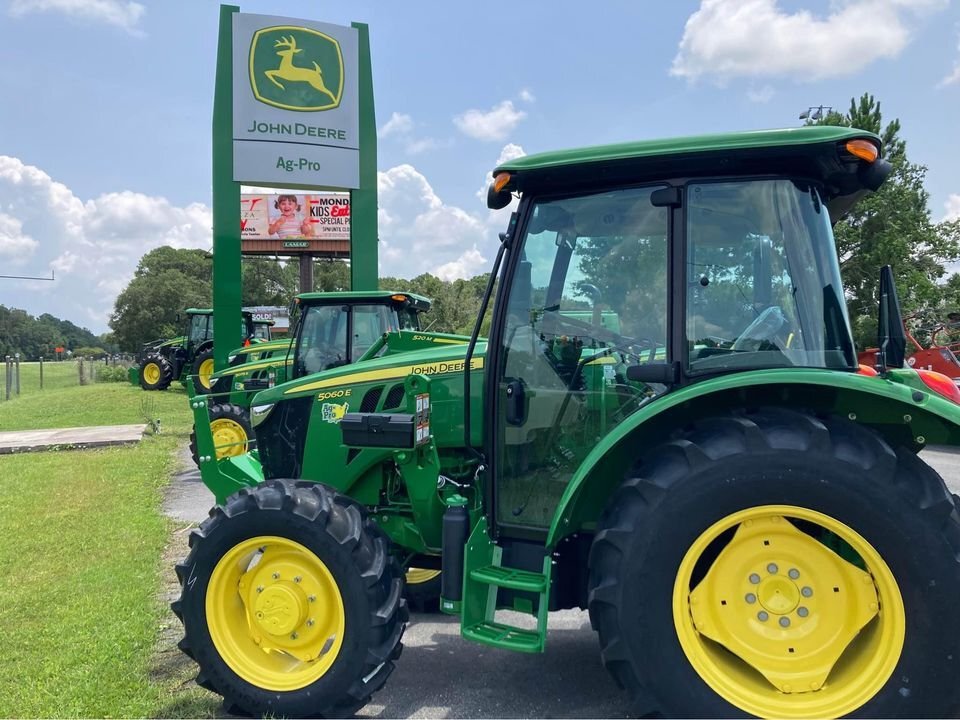2025 John Deere 5060E Image 3