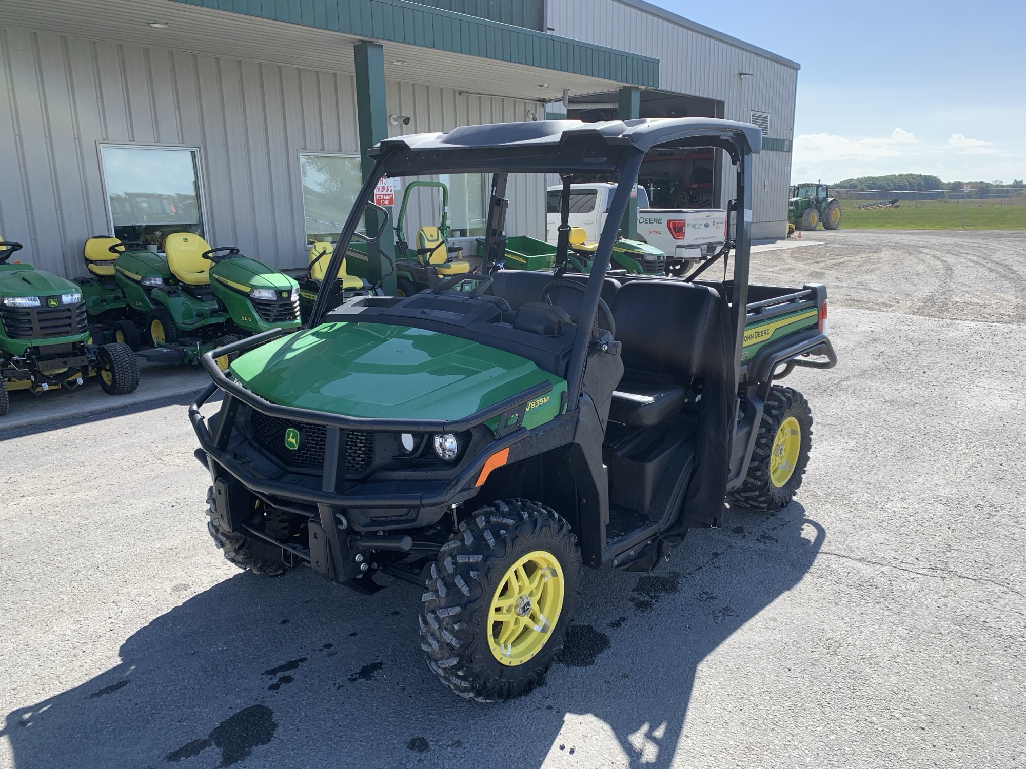2023 John Deere XUV 835M Image 2