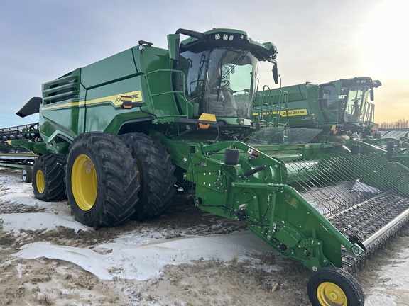 Used 2024 John Deere X9 1000 Combines at Horizon Ag & Turf in Falher, AB - Photo4