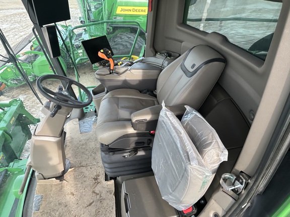 Used 2024 John Deere X9 1000 Combines at Horizon Ag & Turf in Falher, AB - Photo8