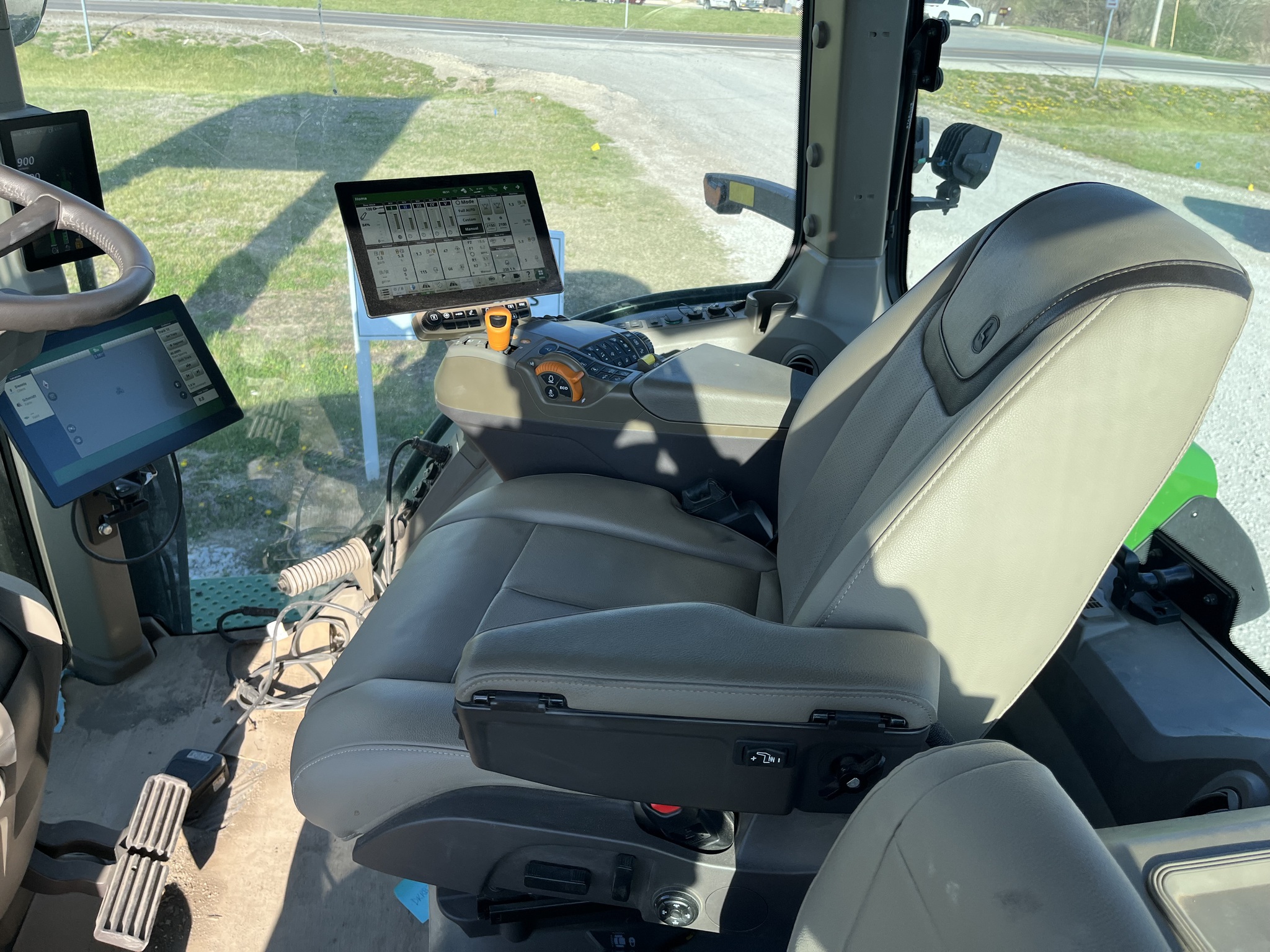  2024 John Deere 8R 340 at Heritage Tractor in Seneca, KS