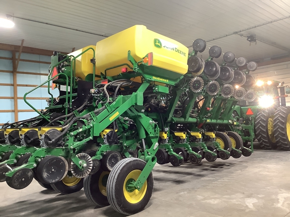 Photo of 2022 John Deere 1795